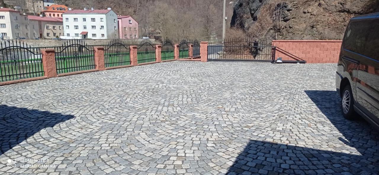 Penzion U Splavu Loket Kültér fotó